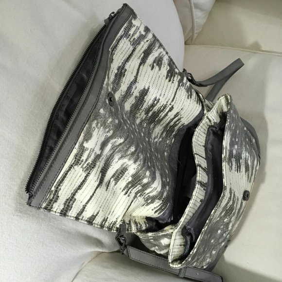 Simply Vera Wang Snakeskin Crossbody Purse - Picture 2 of 15